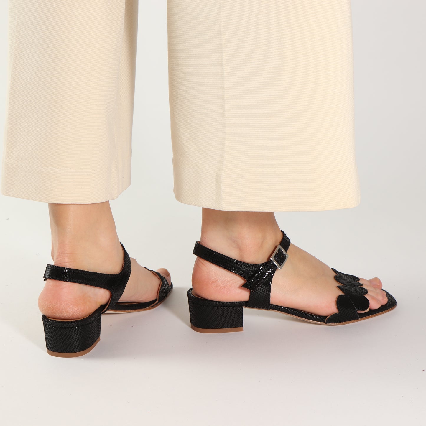 Poppy Viper Black