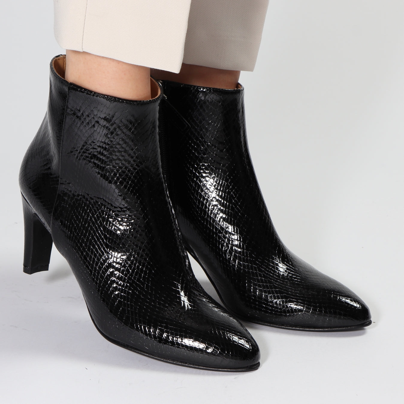 Sara Python Black