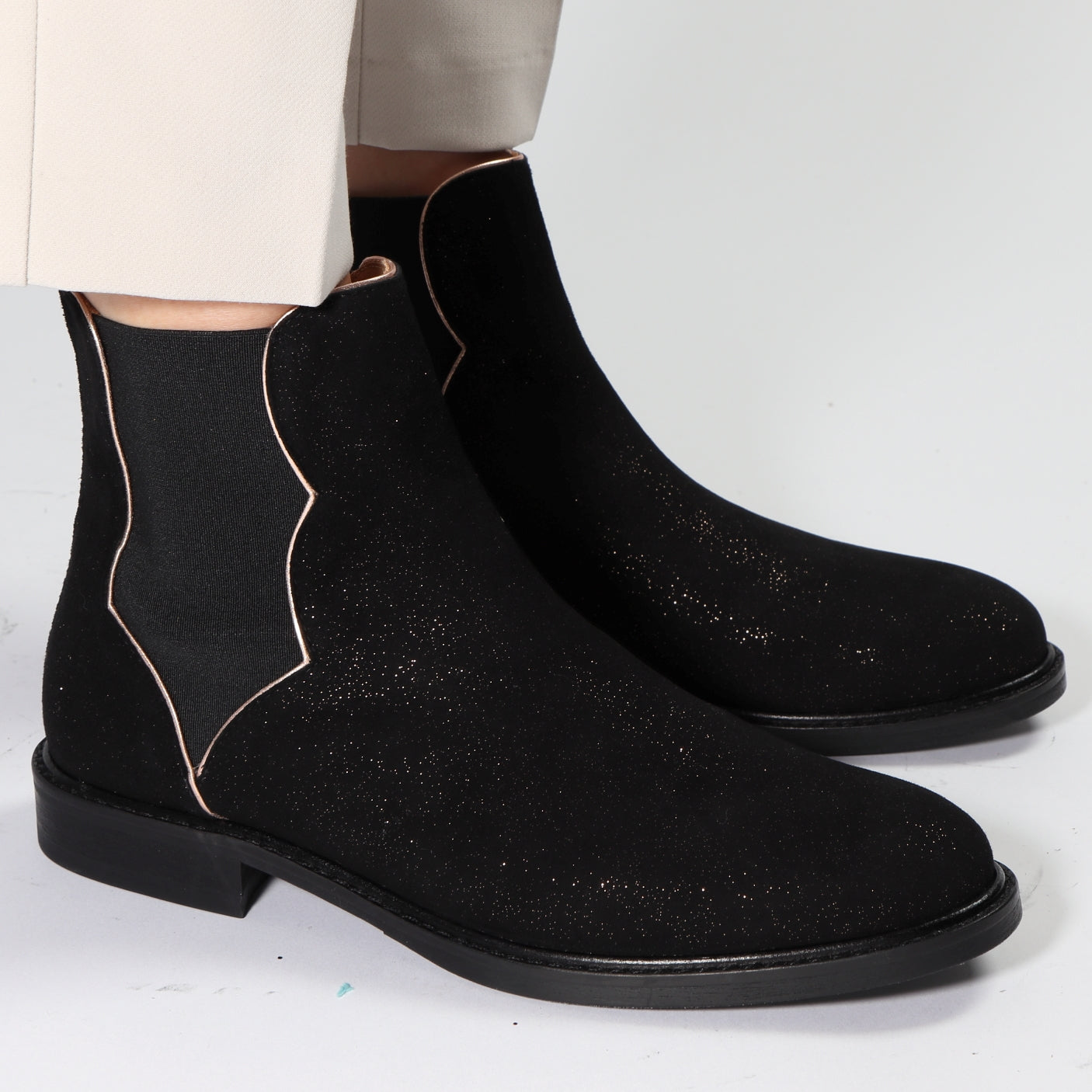 feminine chelsea boot in black glitter suede leather and chunky sole